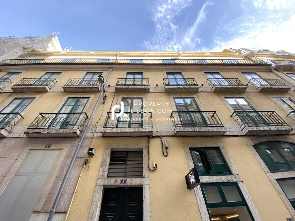 Main Photo of a 3 bedroom  Apartment for sale