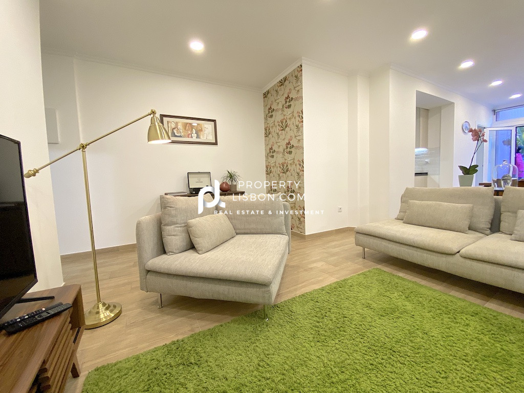 Main Photo of a 1 bedroom  Apartment for sale